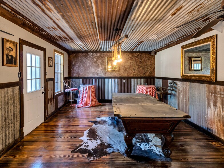 More Photos Of 750 N US Highway 287, Palestine Multifamily For Sale