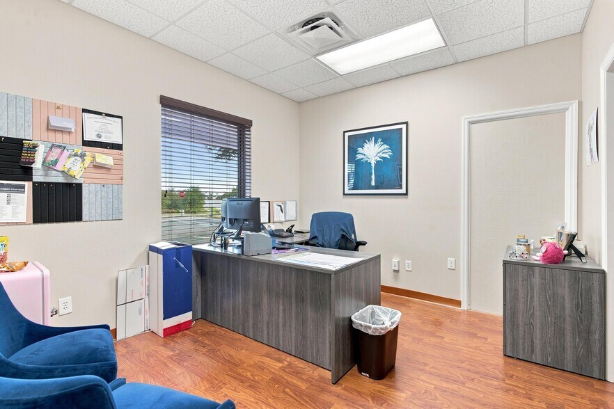 More Photos Of 375 Fennell Blvd, Lady Lake Medical For Sale