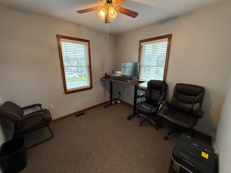 More Photos Of 624 E Main St, Lancaster Office For Lease