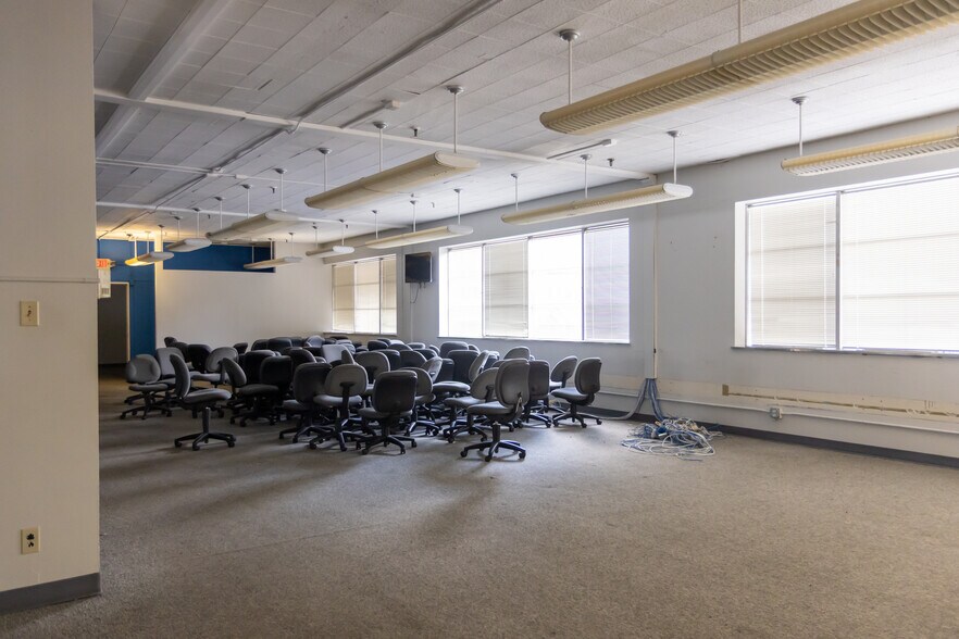 More Photos Of 801 Hazlett Ave, Wheeling Office For Sale