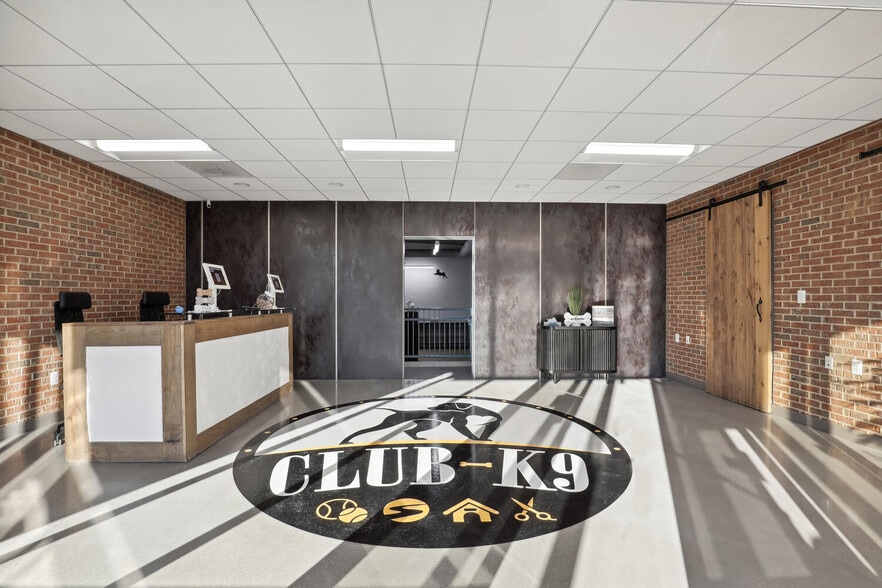 More Photos Of 1508 Moran Rd, Sterling Flex For Sale