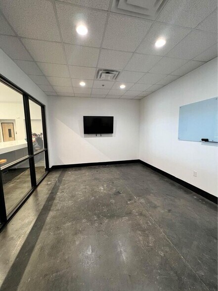 More Photos Of 2661 Midway Rd S, Carrollton Showroom For Lease