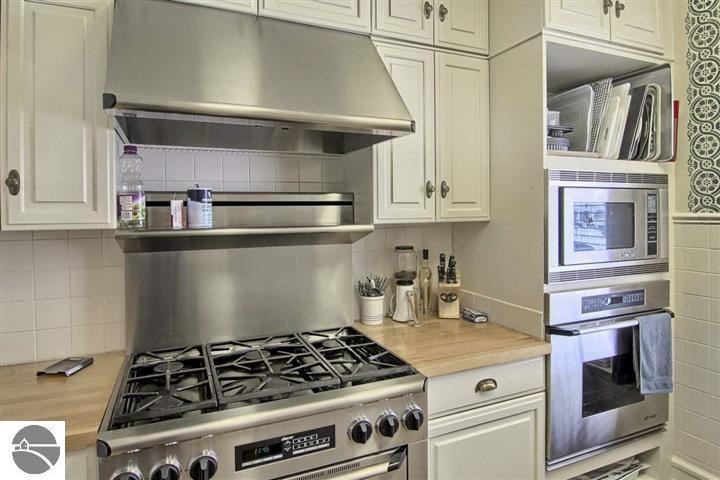 More Photos Of 230 Wellington St, Traverse City Hospitality For Sale