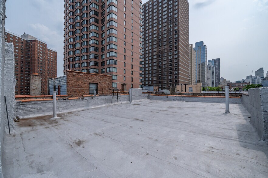 More Photos Of 332 E 95th St, New York Apartments For Sale