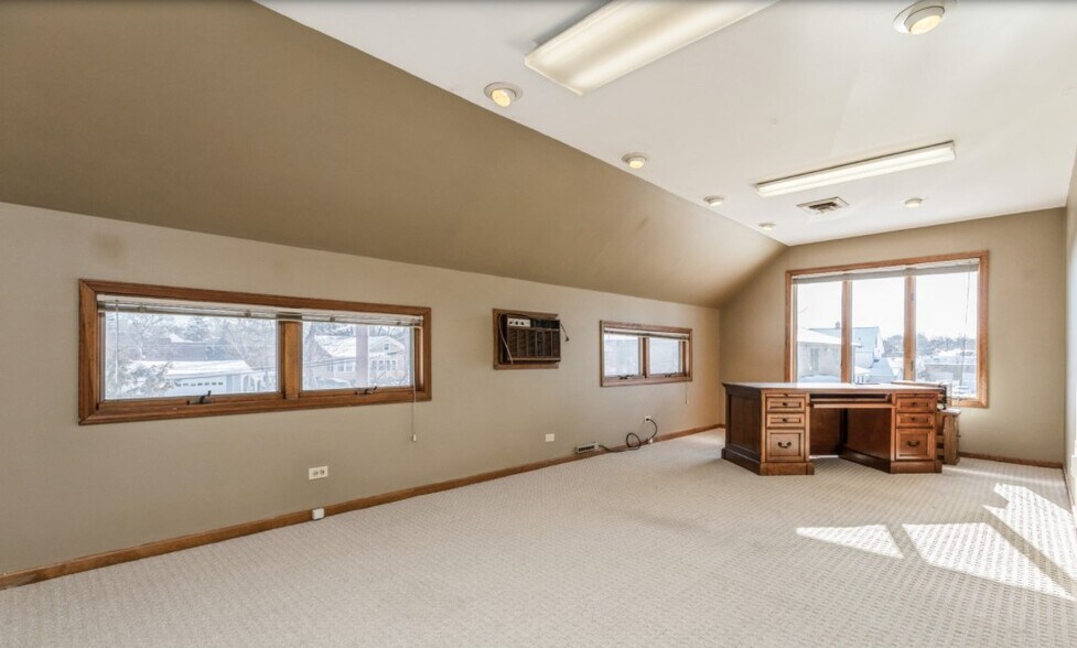 More Photos Of 509 W Main St, Barrington Loft Creative Space For Lease