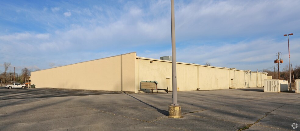 More Photos Of 200 Town Mart, Clanton General Retail For Sale