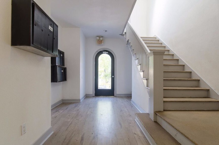 More Photos Of 406 S Coronado St, Los Angeles Apartments For Sale
