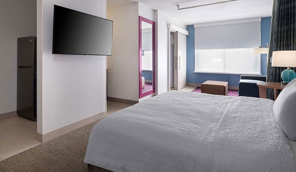 More Photos Of 9104 Keystone Crossing, Indianapolis Hotel For Sale