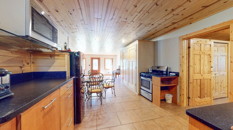 More Photos Of 465 Westover Rd, Two Harbors Specialty For Sale