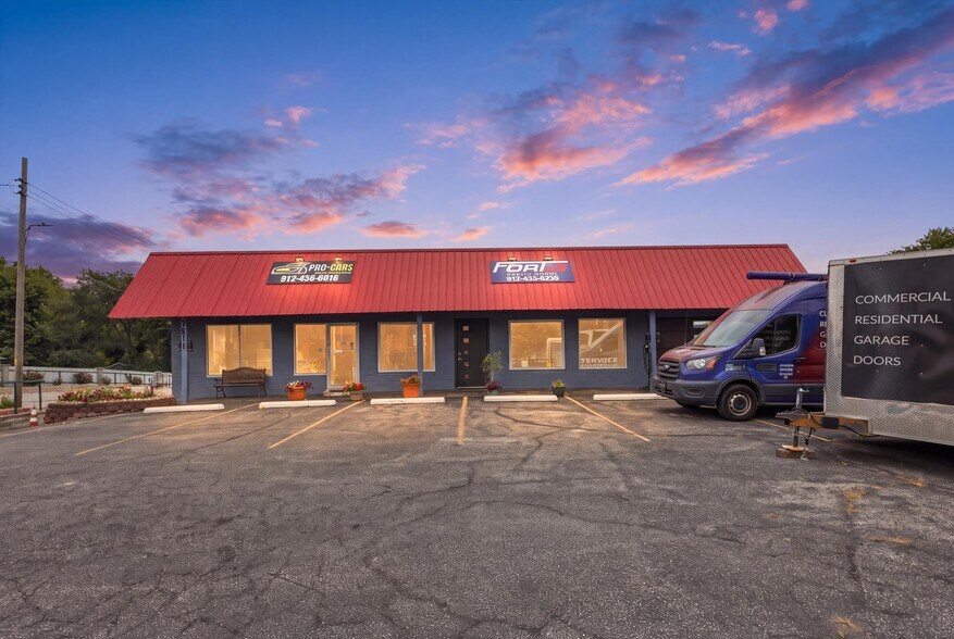 Primary Photo Of 7511 Leavenworth Rd, Kansas City Auto Repair For Sale
