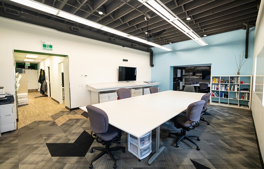 More Photos Of 1000 Elgin Av, Winnipeg Office For Lease