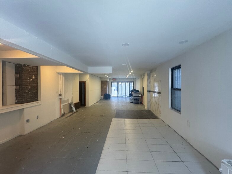 More Photos Of 25-89 Steinway St, Astoria Restaurant For Lease
