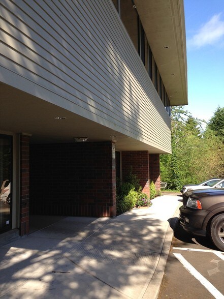 More Photos Of 4035 12th St SE, Salem Office For Lease