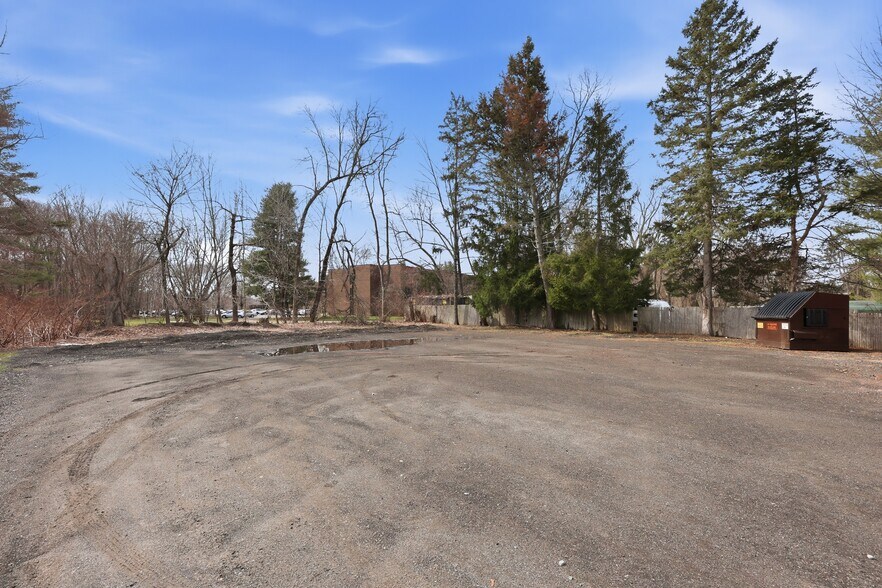 More Photos Of 43 Naubuc Ave, Glastonbury Flex For Sale