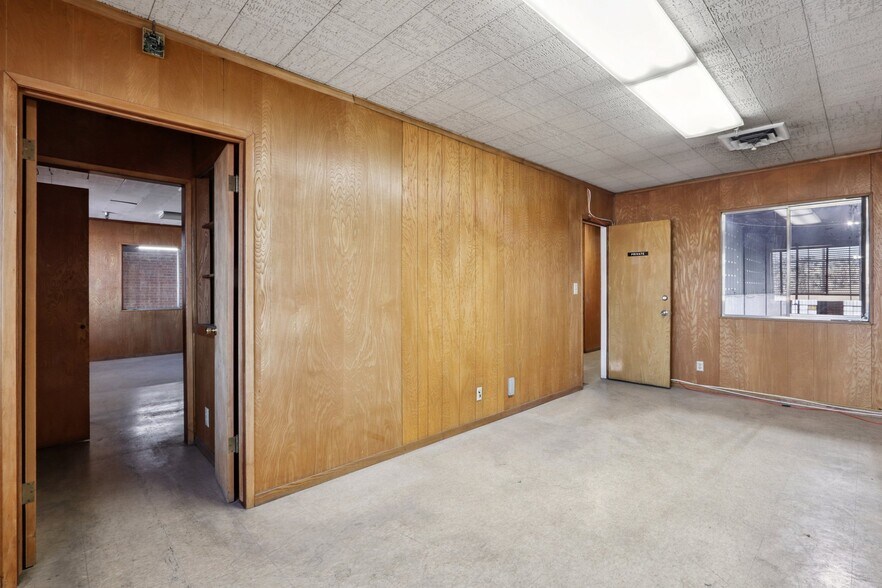More Photos Of 6505 McKinley Ave, Los Angeles Manufacturing For Lease
