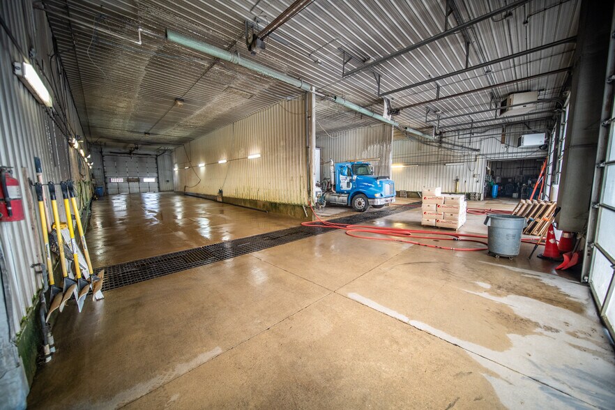 More Photos Of 501 11th St NE, Austin Carwash For Sale