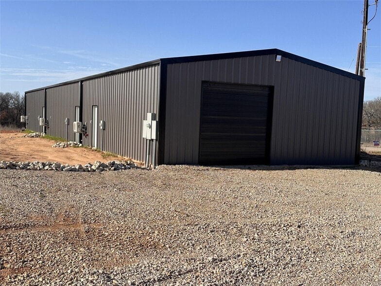 More Photos Of 4916 Fairview Rd, Millsap Warehouse For Lease