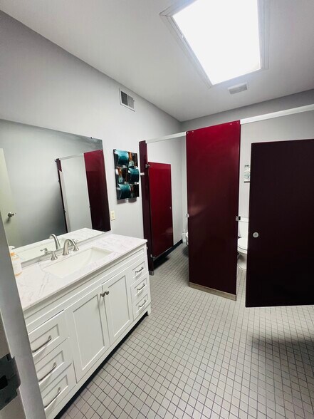 More Photos Of 4777 E State St, Rockford Medical For Sale