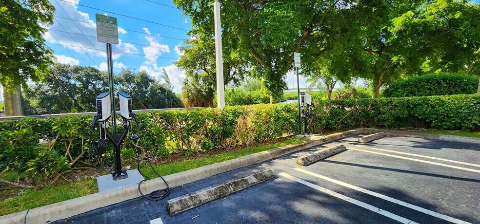 More Photos Of 14400 NW 77th Ct, Miami Lakes Office For Lease