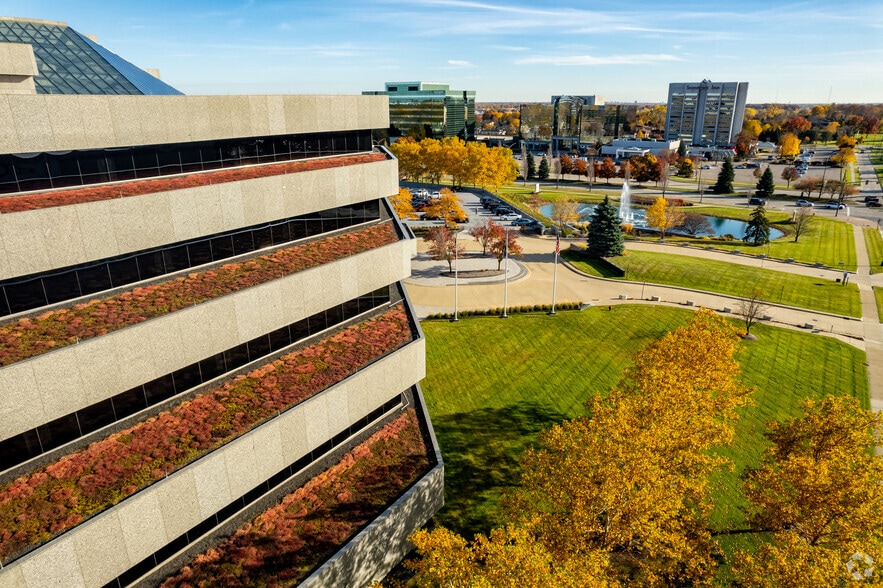 More Photos Of 2600 W Big Beaver Rd, Troy Office For Lease