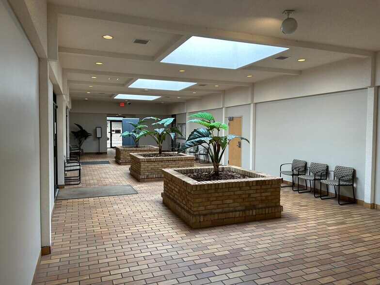 More Photos Of 3323 Biddle Ave, Wyandotte Office For Sale