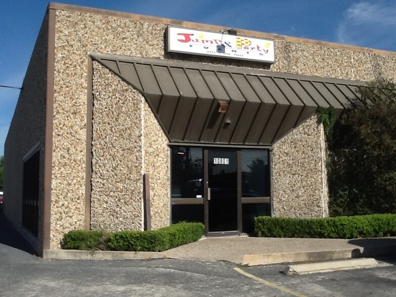 More Photos Of 10801-10817 Nacogdoches Rd, San Antonio Showroom For Lease