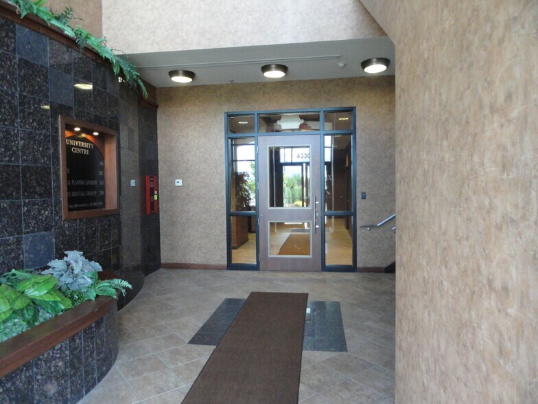 More Photos Of 4330 Maple Rd, Buffalo Office For Lease