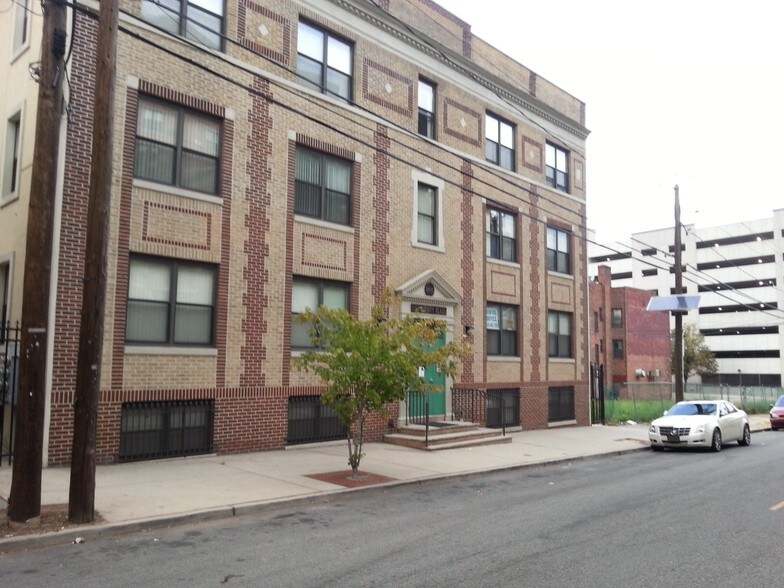 Primary Photo Of 189-191 Hunterdon St, Newark Apartments For Sale