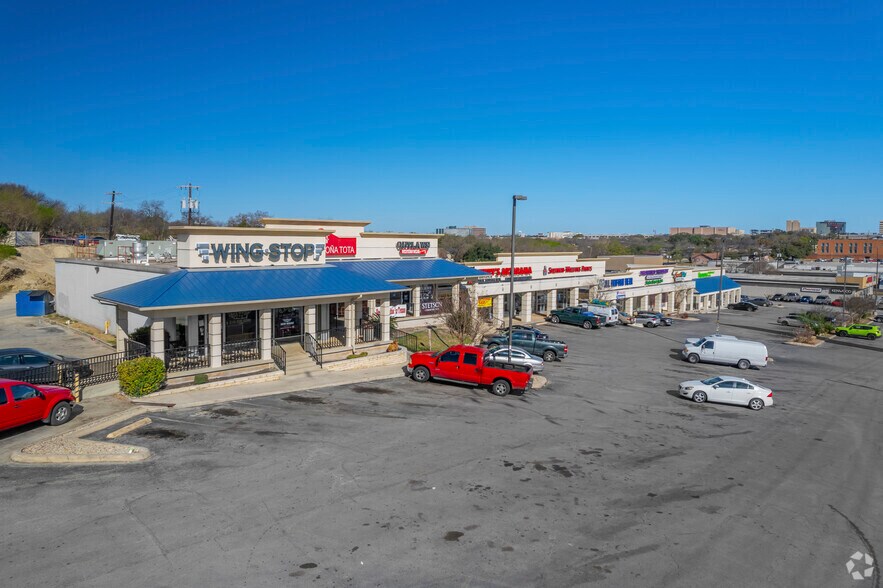 More Photos Of 7049-7075 San Pedro Ave, San Antonio Storefront For Lease
