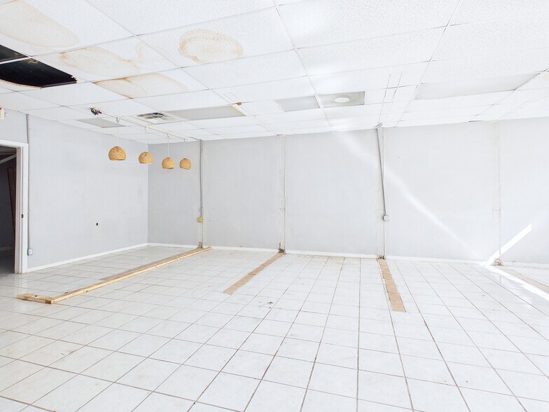 More Photos Of 705 S Byron Butler Pkwy, Perry Storefront For Sale