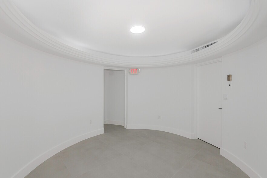 More Photos Of 5401 Collins Ave, Miami Beach Apartments For Sale