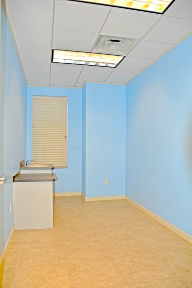 More Photos Of 12112 Bellaire Blvd, Houston Medical For Lease