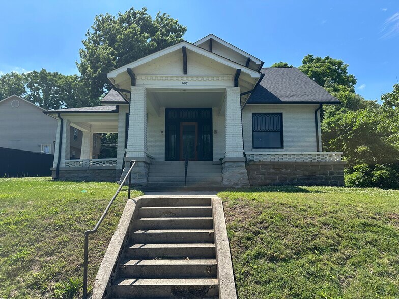 More Photos Of 607 N High St, Columbia Office For Lease
