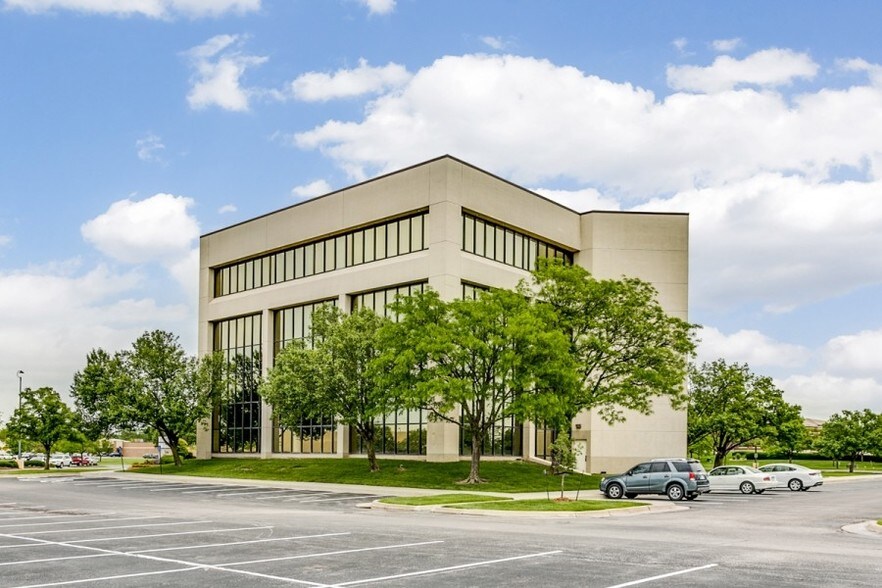 More Photos Of 2024 N Woodlawn St, Wichita Office For Lease