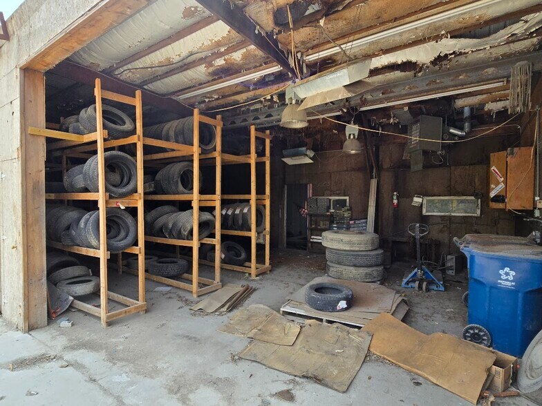 More Photos Of 808 W Walnut St, Fairbury Industrial For Sale