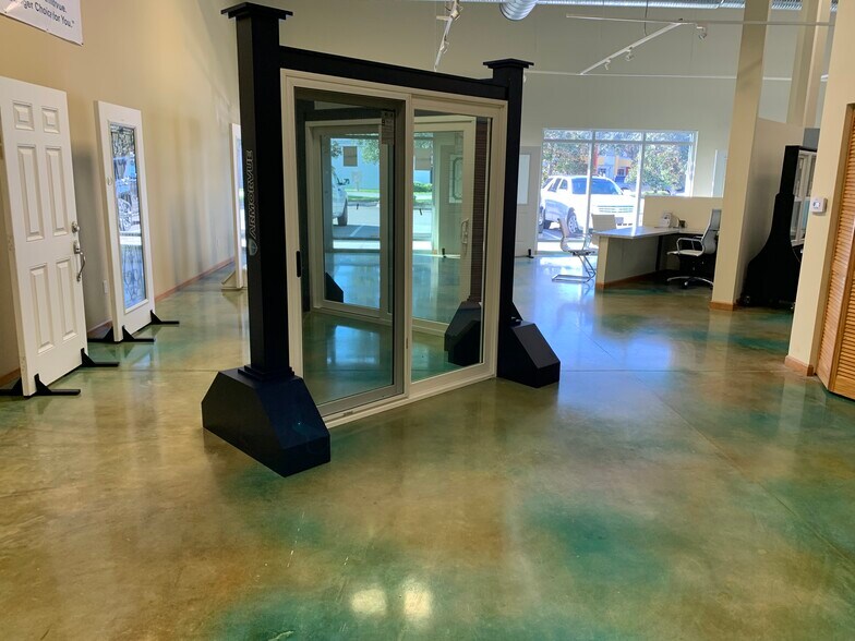 More Photos Of 7509 Pennsylvania Ave, Sarasota Showroom For Lease