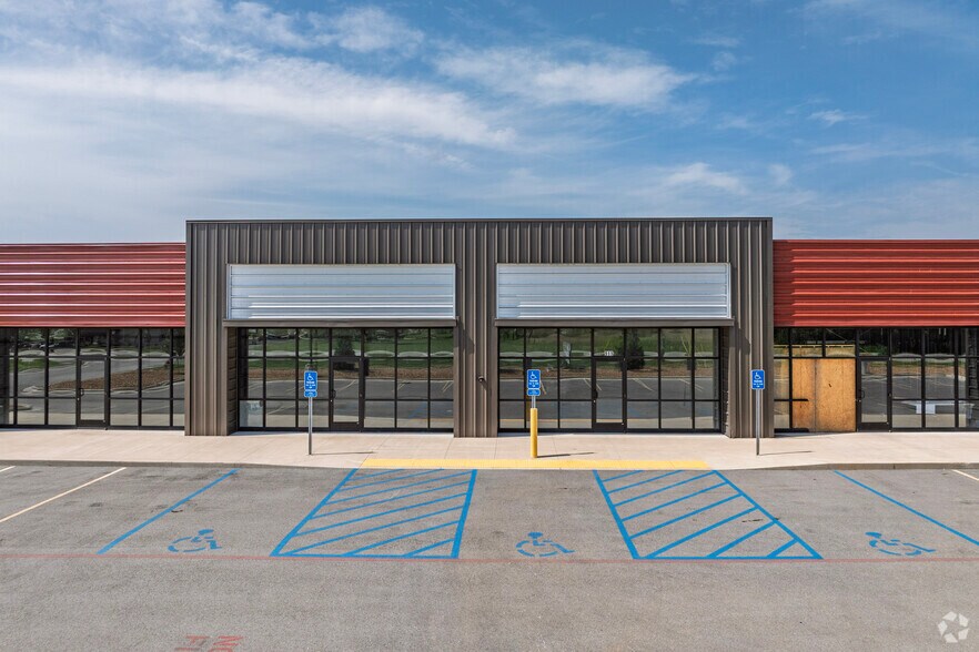 More Photos Of 911 Center St, Rogersville General Retail For Lease