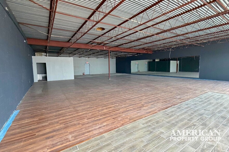 More Photos Of 7942 N Tamiami Trl, Sarasota Freestanding For Sale