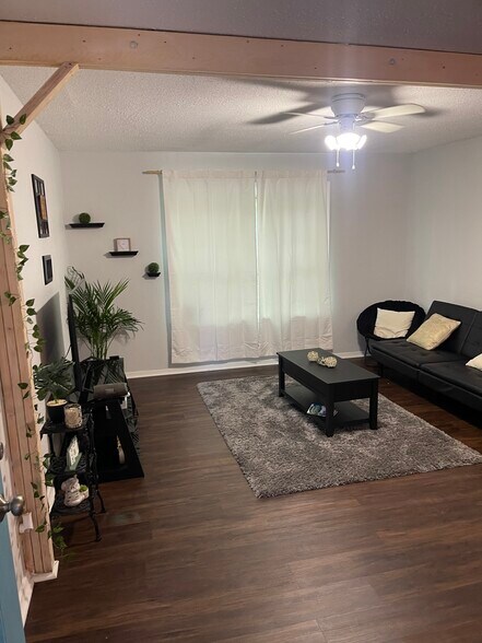 More Photos Of 301 Pine Wilderness Dr, Queen City Apartments For Sale