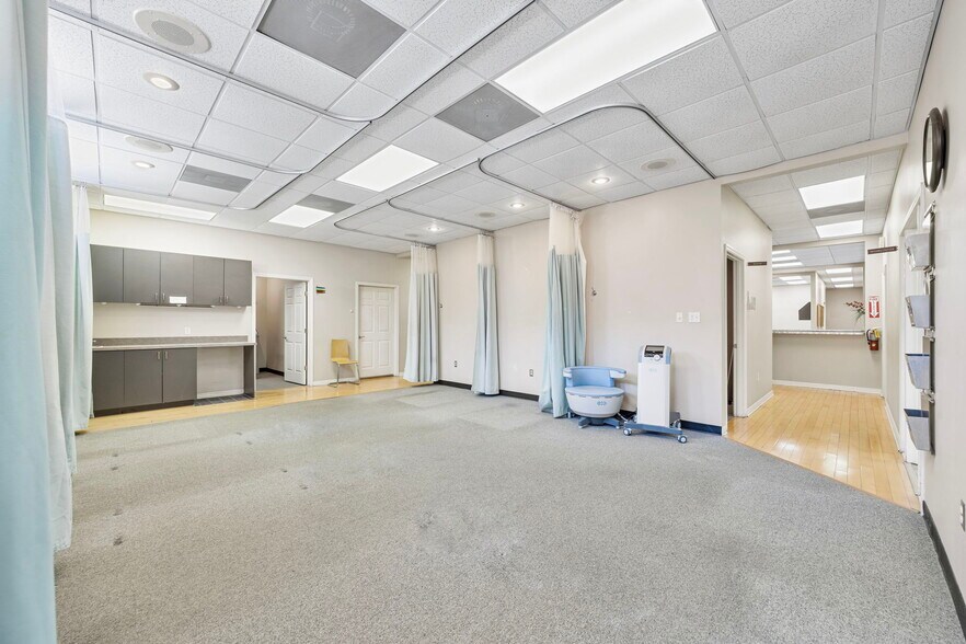 More Photos Of 14522 University Point Pl, Tampa Medical For Sale