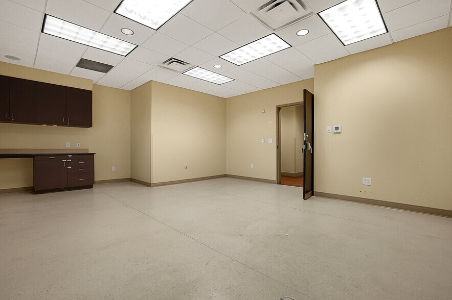 More Photos Of 6503 E Broad St, Columbus Medical For Sale