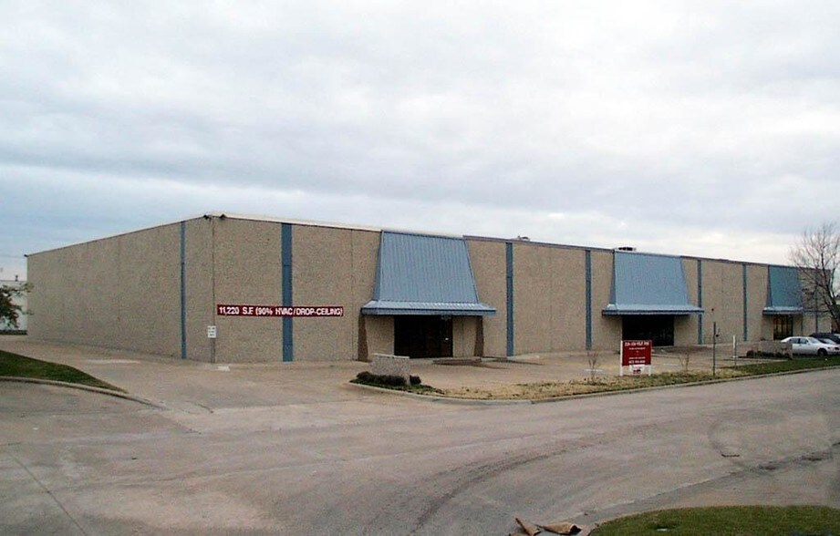 More Photos Of 3330-3350 Wiley Post Rd, Carrollton Showroom For Sale