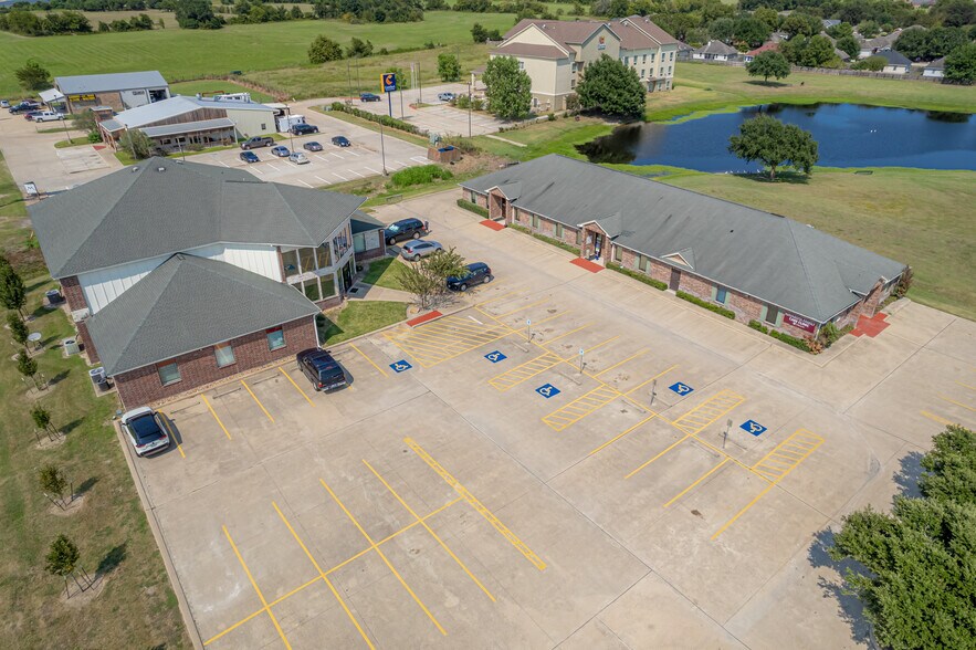 More Photos Of 1905 Dove Crossing Ln, Navasota Office For Lease