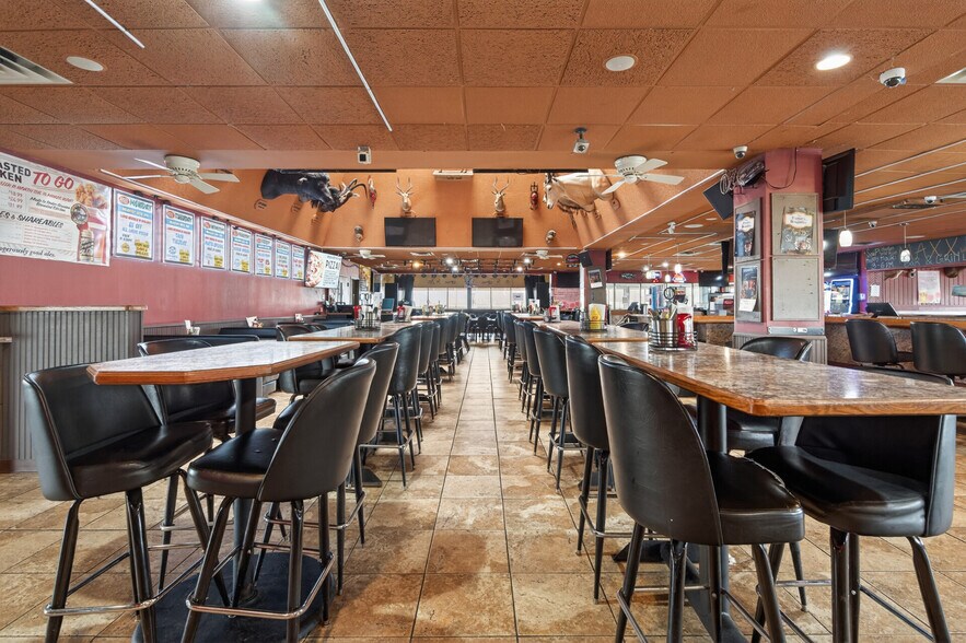 More Photos Of 17646 NE Central Ave, Ham Lake Restaurant For Sale