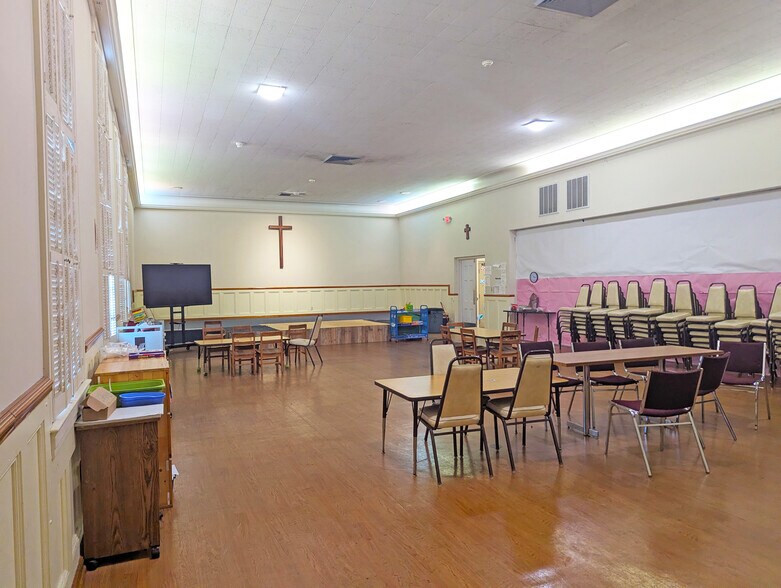 More Photos Of 1800 Cypress Gardens Blvd, Winter Haven Religious Facility For Lease