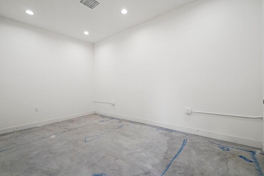 More Photos Of 10926 Randall St, Sun Valley Warehouse For Lease