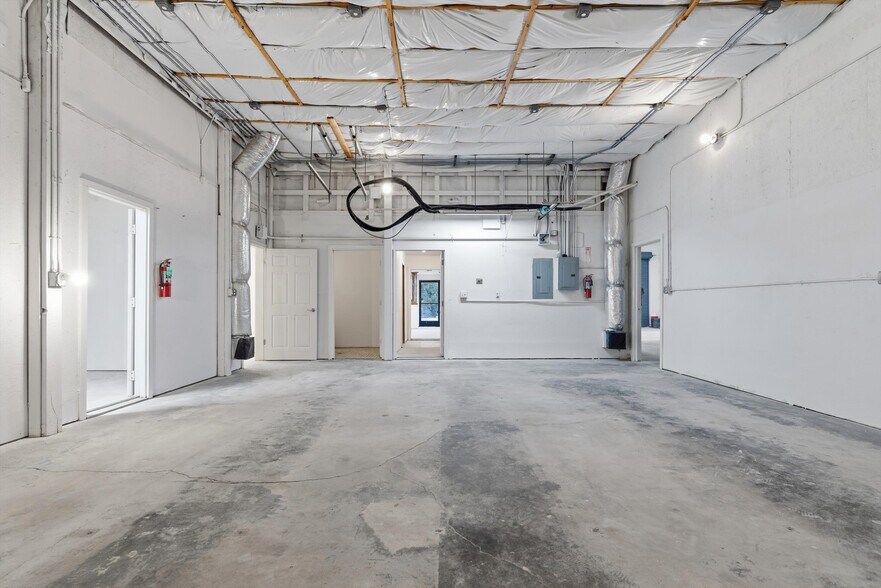 More Photos Of 9550 Main St, Penngrove Showroom For Sale