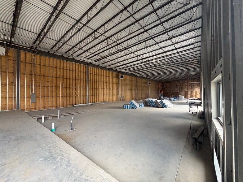 More Photos Of 719 Gallatin Pike N, Madison Light Distribution For Lease