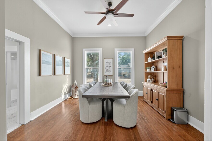 More Photos Of 930 E Blanco Rd, Boerne Showroom For Lease