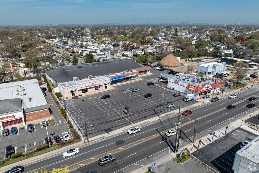 More Photos Of 600 Franklin Ave, Franklin Square General Retail For Sale